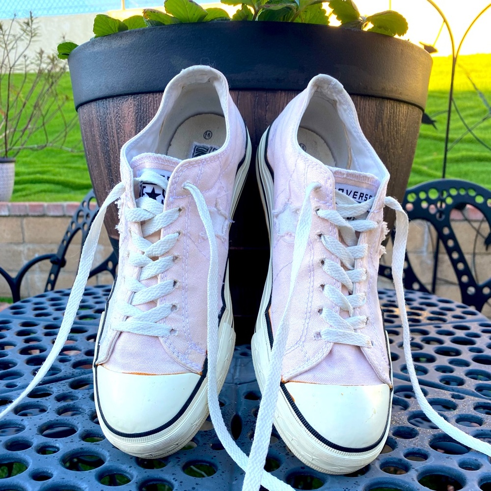 Womens Converse One Star lace up sneaker size 9 1/2